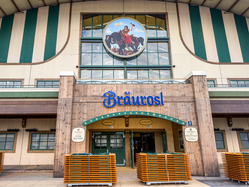 Batteriespeicher schützen das Pschorr-Bräurosl Festzelt auf dem Oktoberfest vor Stromausfällen.