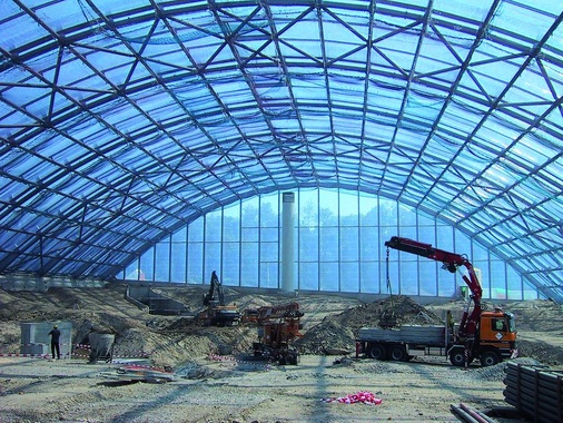 Bei Gebäuden mit viel Glas und besonderen Anforderungen an das thermische Raumklima ist eine vorherige Simulation empfehlenswert. - © DK-Solar/Architekten Gautschi-Storrer: Masoalahalle Zürich
