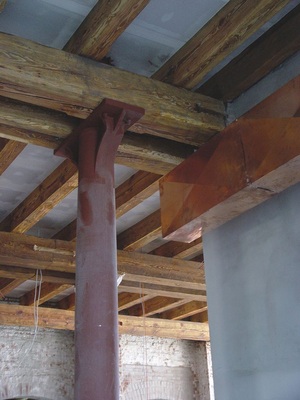 Im Kaispeicher B dominieren die traditionellen Baumaterialien Stahl, Holz und Kupfer.