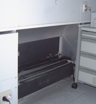 Wärmeübergabe von vor mehr als 30 Jahren: Die Heizkörper wurden „schön ordentlich“ in Fensternischen versteckt und zudem verblendet.