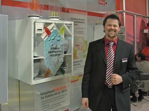 Harry Haas von Helios hat gut lachen: Das neue Programm deckt nunmehr alle Bereiche der Wohnungslüftung ab.