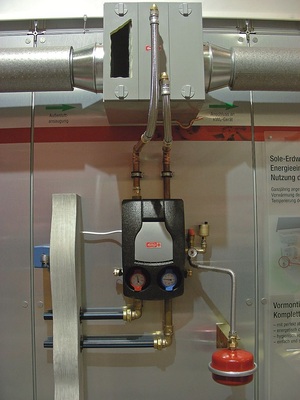 Nicht jeder glaubt an die hygienische Unbedenklichkeit von Erdwärmetauschern. Als Alternative bietet Helios eine Erdsondenlösung zur Vorwärmung/Vorkühlung an.