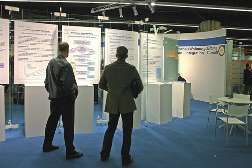 Die deutsche Wohnungslüftungsbranche kann mittlerweile auf rund 30 Jahre Erfahrung zurückgreifen. Sonderschauen sollen dazu beitragen, die vielfach vorhandenen Informationsdefizite abzubauen.