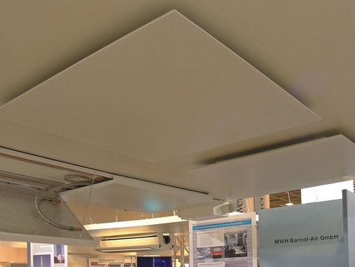 Alle Arten von Kühldecken konnten auf dem Stand von Barcol Air von oben besichtigt werden.