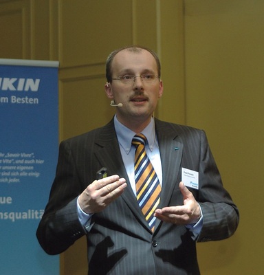 Pawel Pronobis: „Bei Takko haben wir mit unserem Konzept die Betriebskosten der bisherigen Lösung halbiert und gleichzeitig die Investitionskosten gesenkt.“