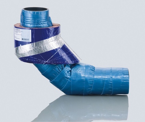 Geberit: Das Entwässerungssystem Silent-db20 in Verbindung mit dem neuen Rohrschott120 in einer 45°-Deckendurchführung.