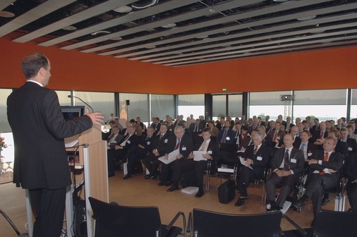 Dr. Heiner Hüppelshäuser, Geschäftsführer des Gaswärme-Instituts Essen, konnte mehr als 100 Teilnehmer beim Zukunftsforum Gasheizung begrüßen.