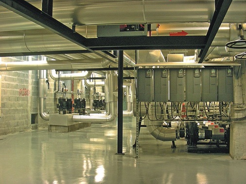 Ganz auf energiesparenden Betrieb getrimmt: Die gebäudetechnischen Anlagen im „Hospital da Luz“. - © Siemens Building Technologies
