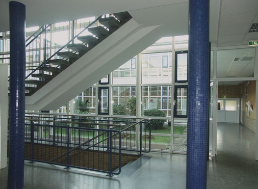 Schulen bieten durch ihre besondere Nutzung große Energieeinsparpotenziale. Insbesondere spezifische Regelungsalgorithmen helfen, sie zu erschließen.