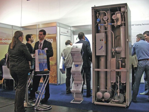 NH3/Wasser-Absorptionskältemaschine von Pink mit 10 kW auf dem Stand des Systemanbieters Solarnext.