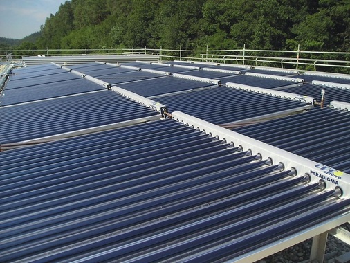 Solarthermischen Großanlagen gehört nach Auffassung von Paradigma die Zukunft. Die Einbindung von thermisch angetriebenen Kühlprozessen sei jedoch eine Aufgabe für Spezialisten und derzeit noch nicht wirtschaftlich, so Klaus Tafel, Geschäftsführer Technik bei Paradigma.