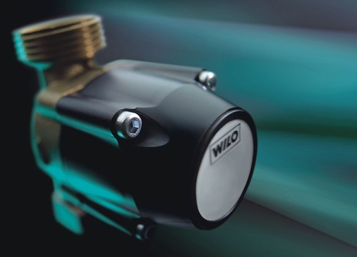 Mit dem Dezentralen Pumpensystem sollen Heizungsanlagen zukünftig besonders energiesparend und bedarfsgerecht betrieben werden. Die elektronisch geregelten Pumpen sind nicht größer als Thermostatventile.