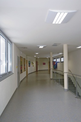 Das COMO Kühl- und Heizsystem von Zehnder kann auch völlig unsichtbar hinter einer Gipsfaserplatte montiert werden.