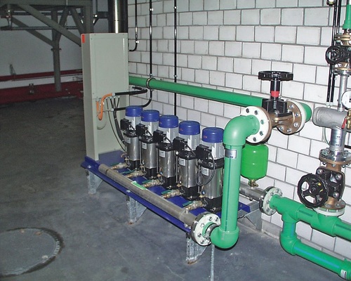 Pumpentechnik mit kaskadenartig arbeitenden Kreiselpumpen.