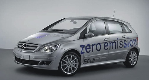 F-Cell-Car. Ab 2010 soll die B-Klasse von Mercedes-Benz mit Brennstoffzellenantrieb an den Start gehen. Die Bundesregierung setzt neuerdings jedoch auf Elektroautos mit Lithium-Ionen-Batterie.
