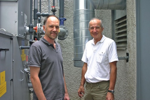 Horst Hermannsdörfer und Klaus Hohlweg sind sich einig, dass Energiekonzepte, wie das in der Fichtelgebirgshalle Wunsiedel, in punkto Nachhaltigkeit einen neuen Trend aufzeigen.