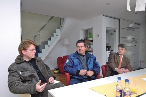 Sind sich einig, dass in der Weiterentwicklung kompatibler Systeme in der Gebäudetechnik die Zukunft des Energiesparens liegt (v.l.): Claus-Heinrich Gößlinghoff von Vaillant, Richard van Lipzig, Technischer Leiter bei Efkemann Sanitär- und Heizungsbau und Dr. Viktor Grinewitschus Leiter des “inHaus“-Innovationszentrums.