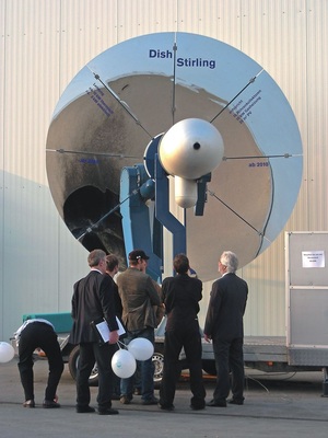 Ende 2009 will Sunmachine das solarbeheizte Stirling-KWK-Gerät testen. Optional soll das Stirling-Aggregat zusätzlich mit einem Gasbrenner ausgerüstet werden können. - © Margot Dertinger-Schmid
