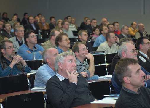 Rund 150 Fachplaner und Fachhandwerker informierten sich in Köln über “Energieeffizienz in der Gebäudetechnik“. Das Viega-Fachsymposium findet insgesamt an 18 Standorten in Deutschland statt. Bis Ende April werden etwa 2300 Teilnehmer erwartet.