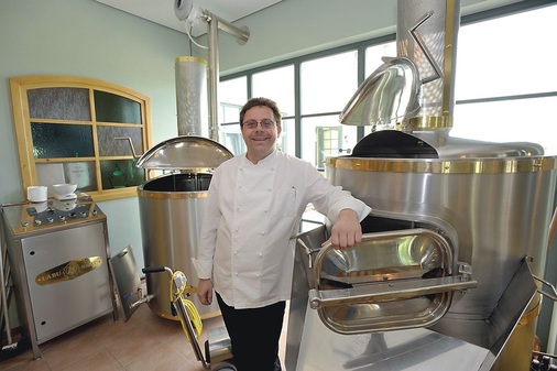 Hobbybrauer Andreas Ufertinger hat seine Bierbrauerei in einen der Gasträume integriert. Zweimal pro Woche wird hier ein naturtrübes helles Bier gebraut. Die erforderliche Kälteanlage ist in das Energiekonzept integriert, die Rückkühlung erfolgt im 5000-l-Schichtenspeicher des Heiz-Systems.