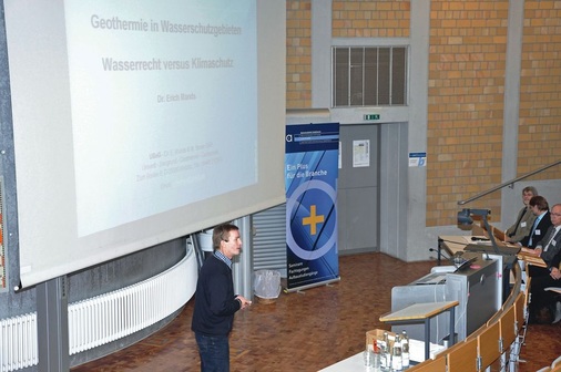 “Wasserrecht versus Klimaschutz“ lautete der Titel des Vortrags von Dr. Erich Mands — ein Thema mit hohem Konfliktpotenzial. - © Hochschule Biberach
