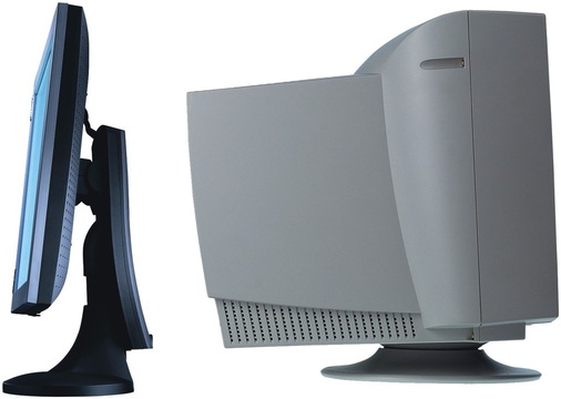 Größenvergleich: LCD-Monitore sind nicht nur technisch b­esser, sondern sparen auch viel Platz.