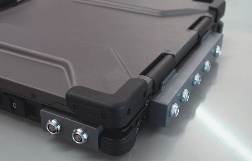 Gummiarmierungen am Metallgehäuse und andere Details machen die mobilen Rechner baustellentauglich