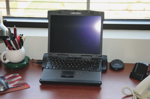 Für den wechselnden Einsatz Büro/Baustelle empfiehlt sich eine Docking-Station