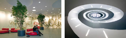 Im gesamten Gebäude werden die Heiz- und Kühllasten über eine deckennahe Betonkernaktivierung bei sehr niedrigen Vorlauftemperaturen ausgeglichen. Ein echter Hingucker ist die große Wendel des Haupttreppenhauses. Hier wurde eine Fußbodenheizung und -kühlung installiert.