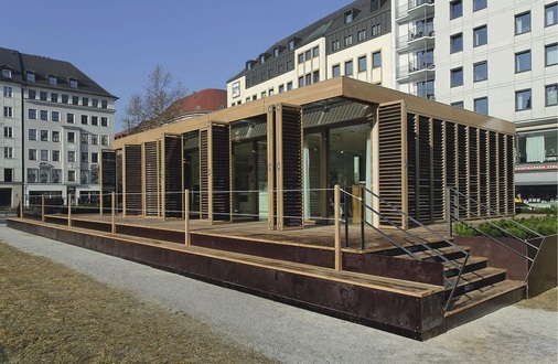 Bild 2 Das Plus-EnergieHaus der BMVBS-Forschungsinitiative „Zukunft Bau“. Es hat in Washington D.C. 2007 den renommierten ­ Solar Decathlon Wettbewerb gewonnen und soll eine neue Ära des energie­sparenden Bauens einleiten. Das Demonstrationsobjekt basiert auf heute verfügbarer Technik und pro­duziert mehr Energie als es selbst benötigt.