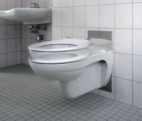 Praktisch und komfortabel: Mit dem Duofix Wand-WC-Element kann die Sitzhöhe der Toiletten um 8 cm variiert werden. - © Geberit
