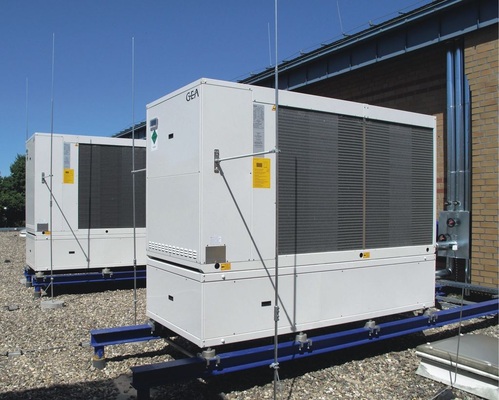 In der Seestadthalle in Haltern ist noch bis zum 11. Oktober die Ausstellung

“Imperium“ zu sehen, ein Teil des Projekts “Imperium Konflikt Mythos.

2000 Jahre Varusschlacht“. Nachträglich wurden dazu zwei Kaltwassererzeuger

auf dem Hallendach aufgestellt. Der leistungsstärkere beliefert ein Kühlregister

in der Zentrallüftung, der kleinere dezentrale Nachkühlregister.