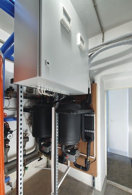 Die Übergabestation hat im Heizungskeller den Gas-Heizkessel ersetzt...