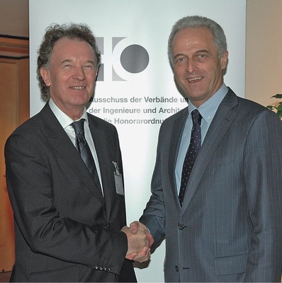 Offen für Zusammenarbeit bei der HOAI-Reform: Der AHO-Vorstandsvorsitzende Ernst Ebert und Bundesbauminister Dr. Peter Ramsauer.
