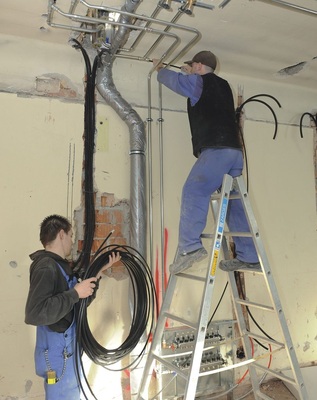 Bild 5 Energiesparende Trinkwasserinstallation: Die Steigestränge wurden in Smartloop-Inlinertechnik ausgeführt, die auch bei Versprüngen eingezogen werden kann.