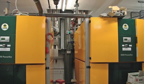 Bild 5 Blick in den Heizraum mit den beiden 300-kW-Hackschnitzel-Kesseln.