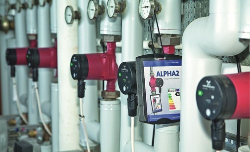 Bild 1 Der Ersatz ungeregelter Pumpen durch Hocheffizienzpumpen und die Installation einer elektronischen Einzelraumregelung werden über die KfW-Sonderförderung (431) zur Optimierung der Wärmeverteilung mit einem Investitionskostenzuschuss von 25 % gefördert.