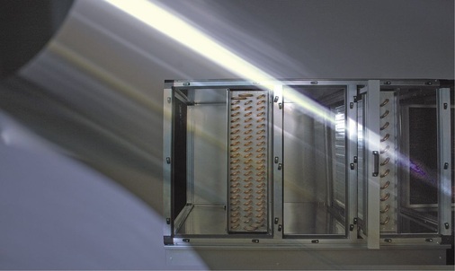 Wärmerückgewinnungssysteme sind neben einer energieeffizienten Antriebstechnik ein weiterer entscheidender Bestandteil in raumlufttechnischen Anlagen, mit dem Betriebskosten eingespart werden können.