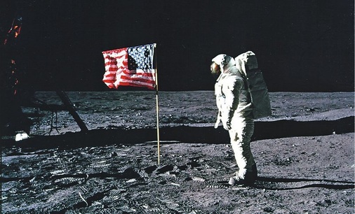 Bild 3 Die GreenBuilding-Bewegung in den USA erinnert an das Mondlandeprojekt von Präsident Kennedy: Keiner weiß genau, wie es funktioniert, aber die Begeisterung ist riesig. - © NASA
