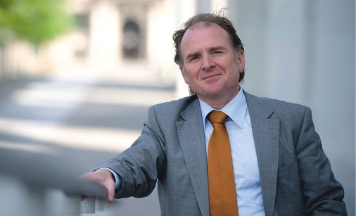 Martin Bentele: „Während die Verkäufe von Holzpellet-­Heizungsanlagen an Eigenheimbesitzer 2009 hinter den ­Erwartungen zurückblieben, stieg die Nachfrage nach großen Anlagen deutlich an. Man kann sogar von einer Sonder­konjunktur sprechen. TGA-Planungsbüros sind für dieses Marktsegment sehr wichtige Wegbereiter.“