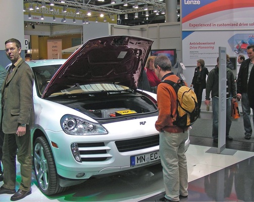 E-Porsche. Auf der Hannover Messe Energy waren batterieangetriebene Elektrofahrzeuge omnipräsent. Die Brennstoffzellen-Technik ist eher als Stromaggregat für den mobilen und stationären Einsatz gefragt.