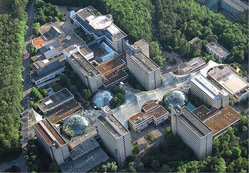 Abb. 7 Rhön-Klinikum: Referenzbeispiel für die Löschwasserversorgung einer ausgedehnten Liegenschaft nach dem Realdruckverfahren über nur eine Druckerhöhungsanlage.