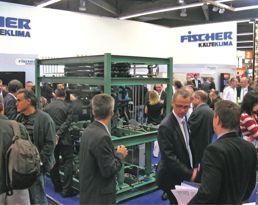 Abb. 3 R134a/CO2-Kaskadenverbund­anlagen haben sich zu einem neuen Standard für die Lebensmittelkühlung in Super­märkten entwickelt. Im Bild ein Aggregat von Fischer.