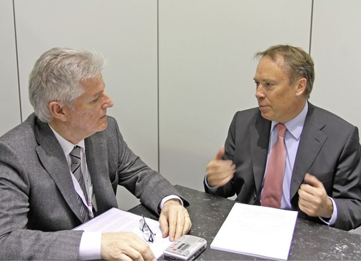 Wolfgang Schmid (l.), Stephan Bauer: „Bei dem hohen Primärenergieverbrauch von ­Gebäuden ist es sicher ­angebracht, über eine Art Gebäude-TÜV nach­zudenken. Nur so kann der anfänglich hohe ­Effizienzstandard erhalten bleiben.“