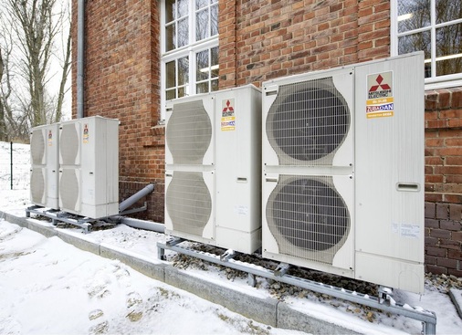 Abb. 2 Die vier als ­Kaskade verschalteten Zubadan-Wärmepumpen laufen ­überwiegend in ihrem optimalen ­Betriebsbereich zwischen 30 % und 70 % Leistung.