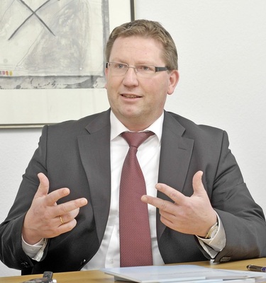 Alfred Gayer: „Wir werden mittlerweile als eine ­Keimzelle des neuen RWE gesehen — als das ‚effiziente Herz‘. Wir sind sehr unkonventionell und pragmatisch im Markt unterwegs und verfügen über eine dezentrale Betreuungsstruktur, die sehr stark in der jeweiligen Region verankert ist.“