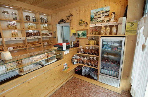 Abb. 2 Die Bäckerei Fant hat ihre Produktionsleistung kontinuierlich ausgebaut und die technische ­Ausrüstung erweitert. Zur HACCP-konformen Temperaturüberwachung der Kühl- und Gefriergeräte ­wurde ein Mehrkanal-Aufzeichnungsgerät Memory 1000 von Eliwell installiert.