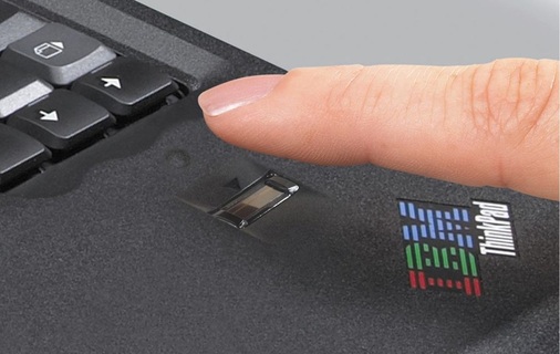 Abb. 4 Trägt auch zur IT-Sicherheit bei: Ein Fingerprint-Sensor verhindert unautorisierten Datenzugriff. Ein Schloss am Notebook oder PC beugt unterwegs oder auf Messen Hardware-Diebstahl vor.