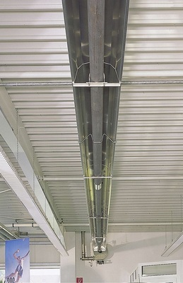 Abb. 3 Einrohr-Dunkelstrahler mit Reflektor aus Edelstahl.