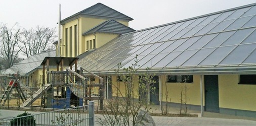 Abb. 2 … in einem früheren Feuerwehrhaus wurde der Gas-Brennwertheizkessel untergebracht; …